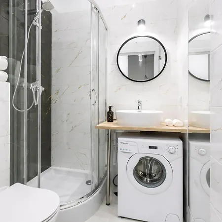 Apartment Comfort Near Station On Zlota Street *