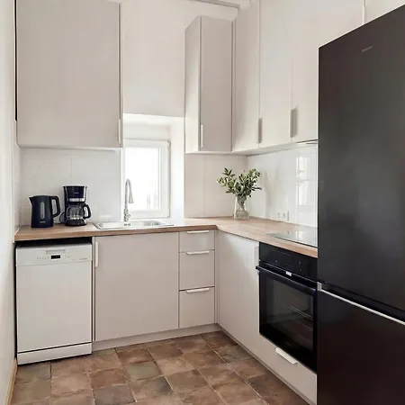 Apartment Comfort Near Station On Zlota Street
