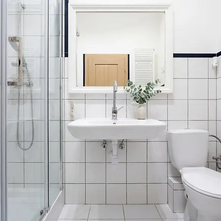 Apartment Comfort Near Station On Zlota Street Warsaw