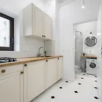 Διαμέρισμα Comfort Near Station On Zlota Street