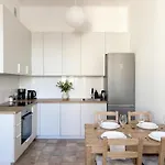 Διαμέρισμα Comfort Near Station On Zlota Street *