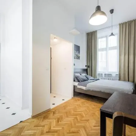 Comfortable On Zlota Street In The Center Of Warschau